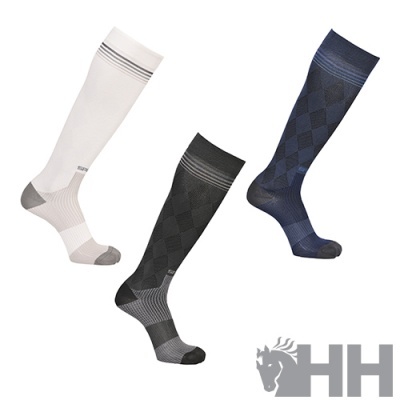 Três pares de meias compridas brancas, pretas e azuis com padrões e reforços cinza