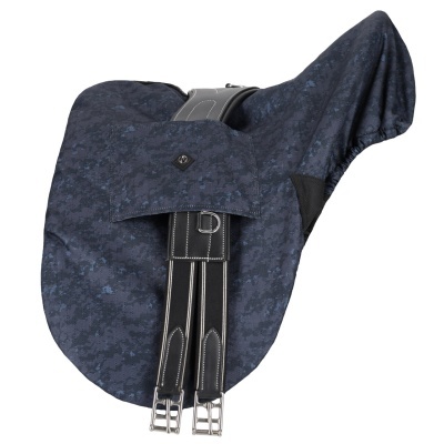 Sela de cavalo com capa azul e fivelas metálicas