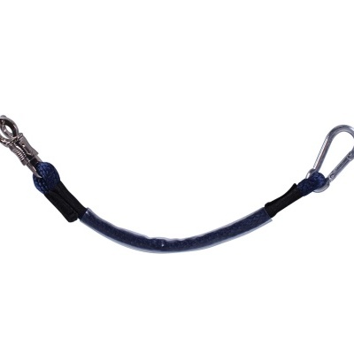 cordão de segurança azul com mosquetão e gancho metálicos