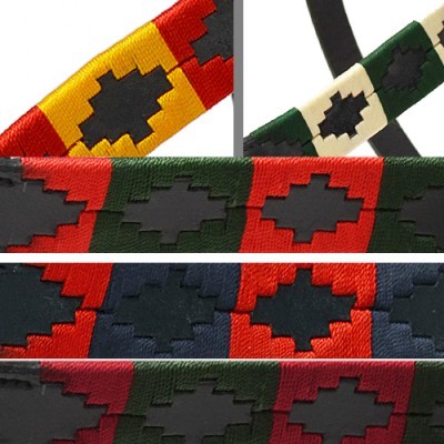 Tiras têxteis coloridas com padrões geométricos e texturas visíveis