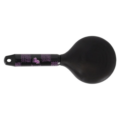 Utensílio de cozinha preto com cabo decorado em padrão roxo e cavalo roxo