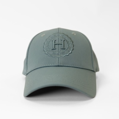 Boné cinzento com selo bordado e letras H