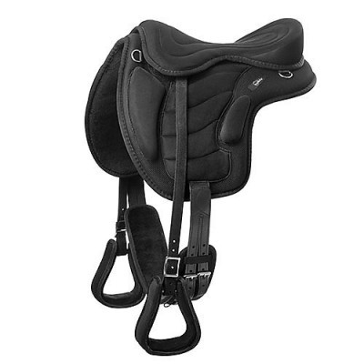 Selim de equitação preto acolchoado com estribos e fivelas