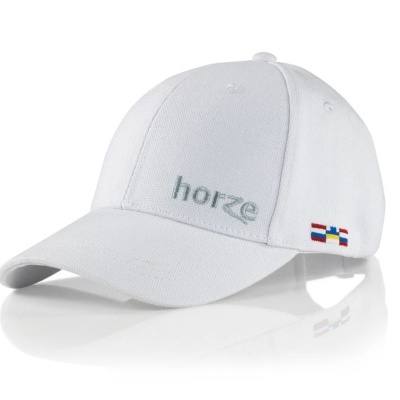 Boné branco com texto horze e bandeiras coloridas na lateral