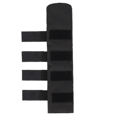 Proteção ou suporte preto com tiras de velcro