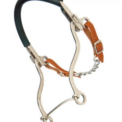 Freio de cavalo em metal prateado, couro castanho e acolchoado preto em fundo branco