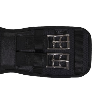 Acessório para equitação preto com fivelas metálicas e etiqueta QHP
