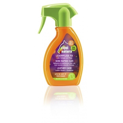 Frasco de spray laranja e verde para cuidado de couro sobre fundo branco