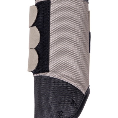Proteção para membro de cavalo bege e preta com tiras de velcro.