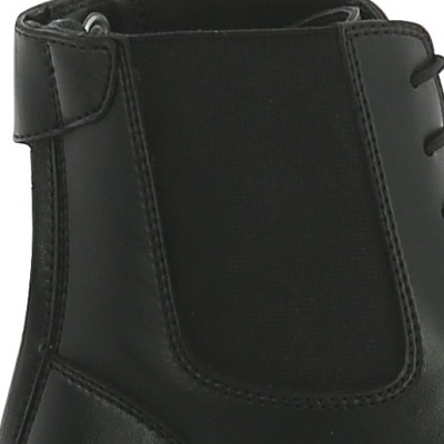 Bota preta com painel elástico lateral