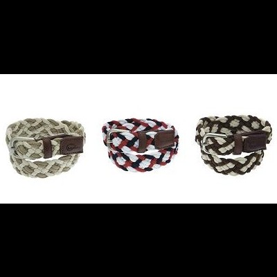 Três cintos entrelaçados de várias cores com fivelas metálicas e detalhes em couro