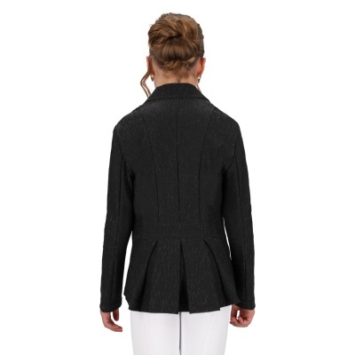 Casaco feminino preto com textura brilhante visto de costas