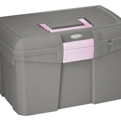 Caixa de arrumação cinzenta com pega e fecho rosa