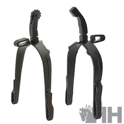 Dois estribos para equitação pretos em fundo branco com logotipo IH