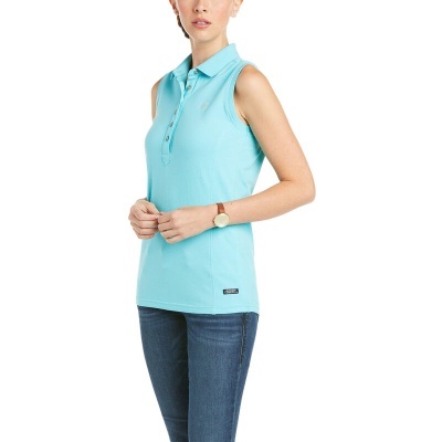 Polo feminino azul claro sem mangas com gola e botões