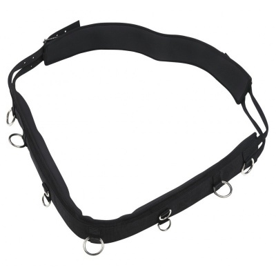 Cinto preto ajustável com argolas metálicas