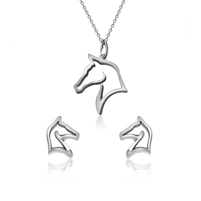 Conjunto de colar e brincos prateados com cabeça de cavalo recortada