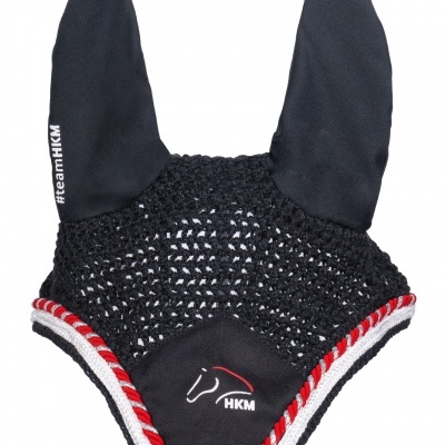 Capa para orelhas de cavalo preta com acabamento em vermelho, branco e preto e logo HKM