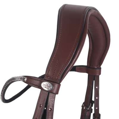 Peitoral para cavalo em couro marrom com alças ajustáveis e placa metálica