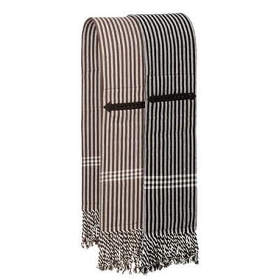 Lenço de algodão com riscas verticais castanhas e pretas, franjas e suporte para prender.