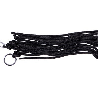 Cordão preto com argola e mosquetão