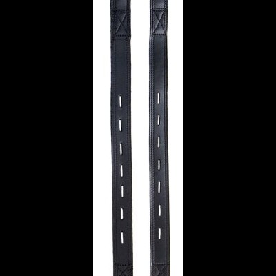 Duas tiras de couro pretas com costura e rebites metálicos