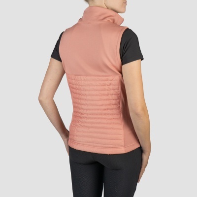 Colete feminino rosa acolchoado e liso visto de costas