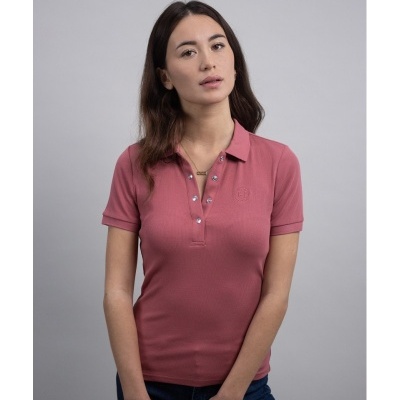 T-shirt polo rosa escura feminina com botões prateados e gola clássica
