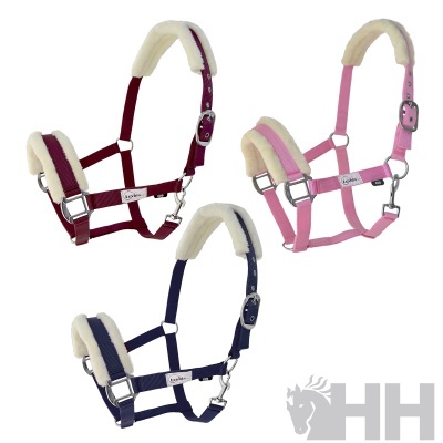 Cabrestos para cavalo acolchoados em três cores: vinho, rosa e azul escuro