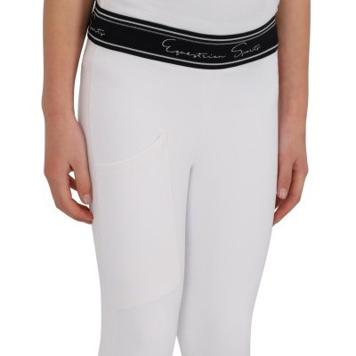 Calças justas brancas com bolso lateral e cintura elástica preta com texto branco
