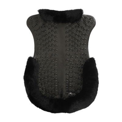 Tapete antiderrapante preto com pelo macio nas extremidades