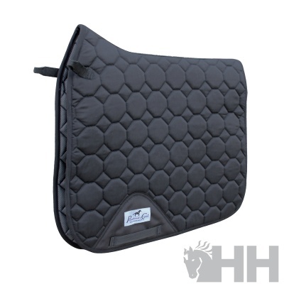 Tapete de sela acolchoado preto com padrão hexagonal e etiqueta branca