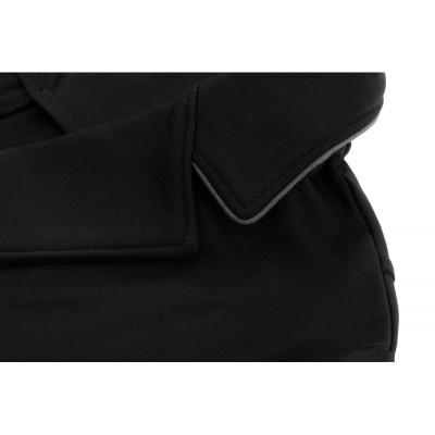 Detalhe de tecido preto e costuras em roupa