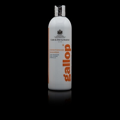 Frasco branco de shampoo condicionador com texto laranja sobre fundo preto
