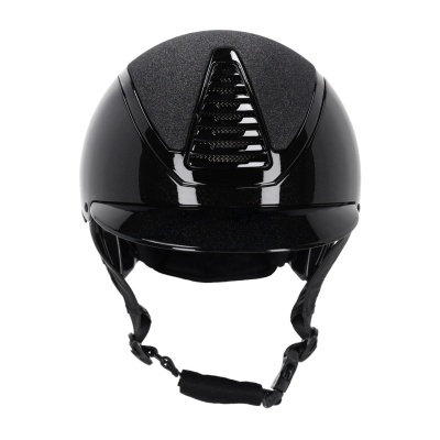 Capacete preto brilhante com tira de queixo e ventilação