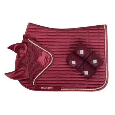 Conjunto equestre bordo com manta acolchoada, orelhas acetinadas e quatro bandagens