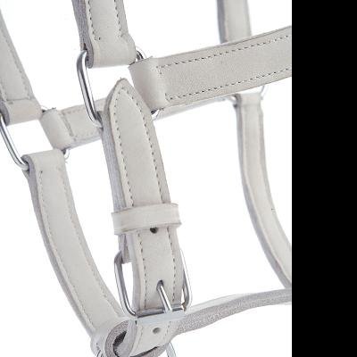 Cabresto branco em couro sintético com argolas metálicas