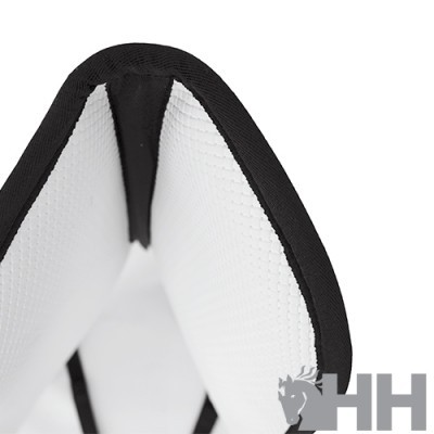 Produto branco com textura colmeia e bordas pretas com logotipo HH cinzento