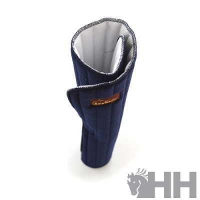 Protetor de casco azul escuro para cavalo com interior acolchoado e etiqueta castanha