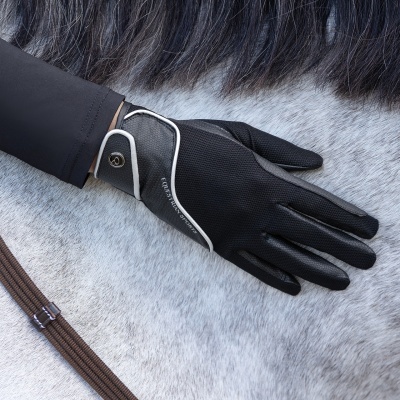 Luvas pretas de desporto equestre com detalhe branco e texto EQUESTRIAN SPORTS