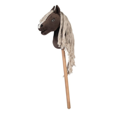 Cavalo de brincar em tecido castanho com crina de fios bege montado numa vara de madeira