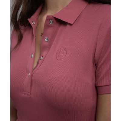 Polo feminino rosa canelada com botões e bordado circular no peito