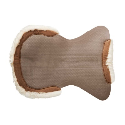 Tapete de sela castanho com acabamento em lã branca para equitação