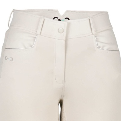 Calças brancas com bolsos e cinto