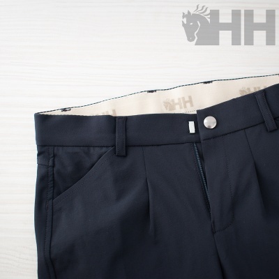 Calças pretas com interior bege e logos HH