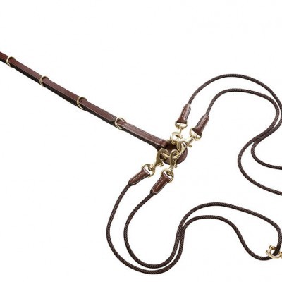 Rédea castanha de cabedal com argolas e fecho dourados