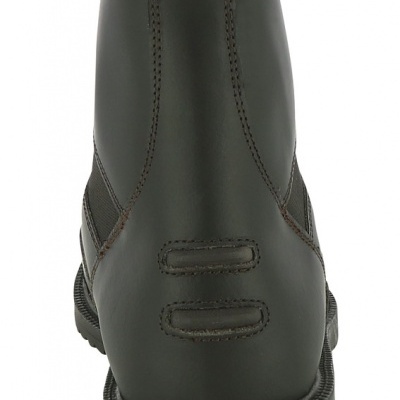 Bota de couro castanho escuro vista por trás