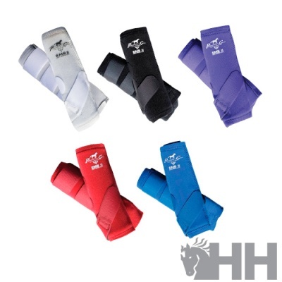 Conjuntos de proteções para cavalos em várias cores com logotipo HH.