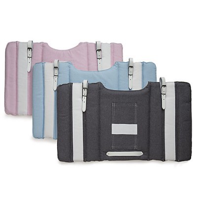 Coletes salva-vidas acolchoados rosa, azul e cinza com alças brancas