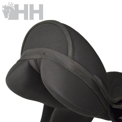 Sela de cavalo preta com logo HH